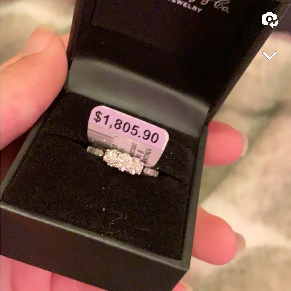 White Gold Diamond ring